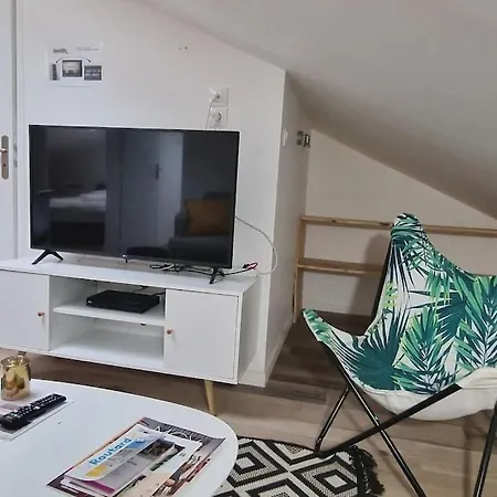 Cocon Sous Les Toits By Unsejouranancy Fr Apartment